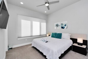 3 bedrooms, desk, iron/ironing board, travel crib