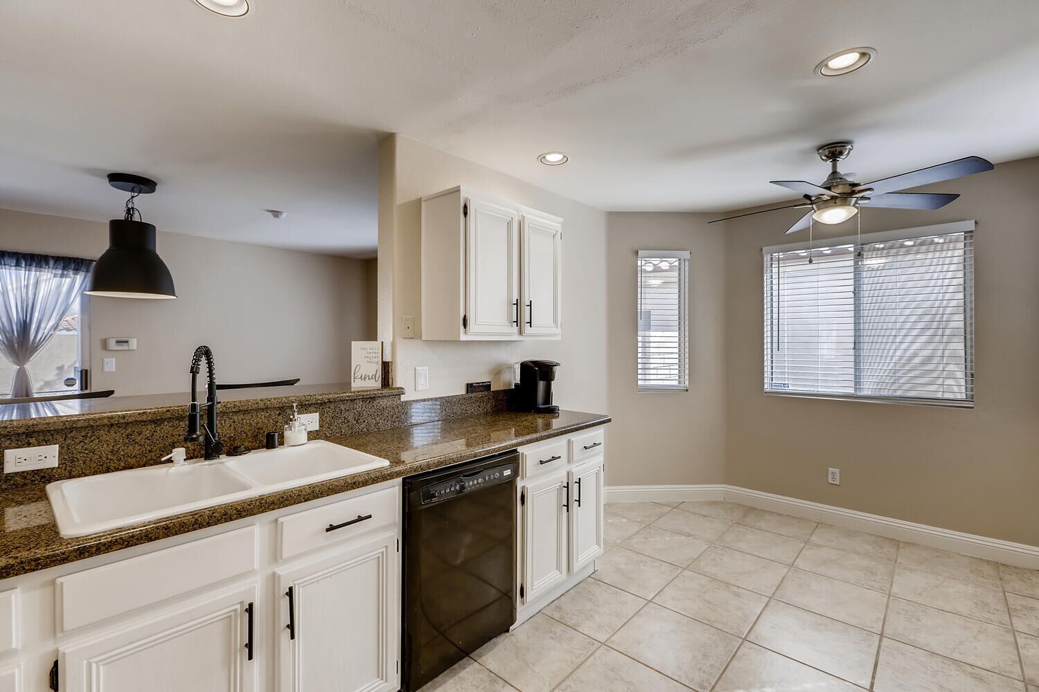 Spacious 4Bdr Entire Home with Pool/Spa, Outdoor Dining and RV Parking