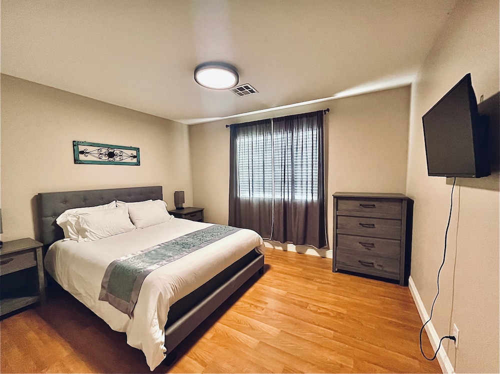 Spacious 4bdr Entire Home With Pool & Spa, Outdoor Dining & 40’ Rv Parking. - Las Vegas, NV