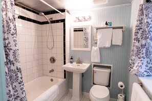 Asciugacapelli, asciugamani, sapone, shampoo