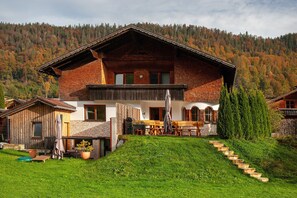 Exterior - Holiday Home “Villa Kanisblick” with Mountain View, Garden & Wi-Fi (Bizau)
