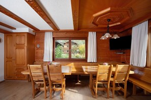 Dining - Holiday Home “Villa Kanisblick” with Mountain View, Garden & Wi-Fi (Bizau)