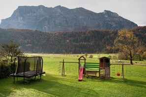 Children’s area - Holiday Home “Villa Kanisblick” with Mountain View, Garden & Wi-Fi (Bizau)