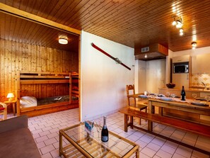 Interior - Lovely apartment for 7 people with WIFI, TV and balcony (Les Boisses)