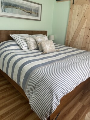 3 bedrooms, iron/ironing board, free WiFi, bed sheets - Beautiful Family Friendly House within walking distance to beach (Surfside Beach)