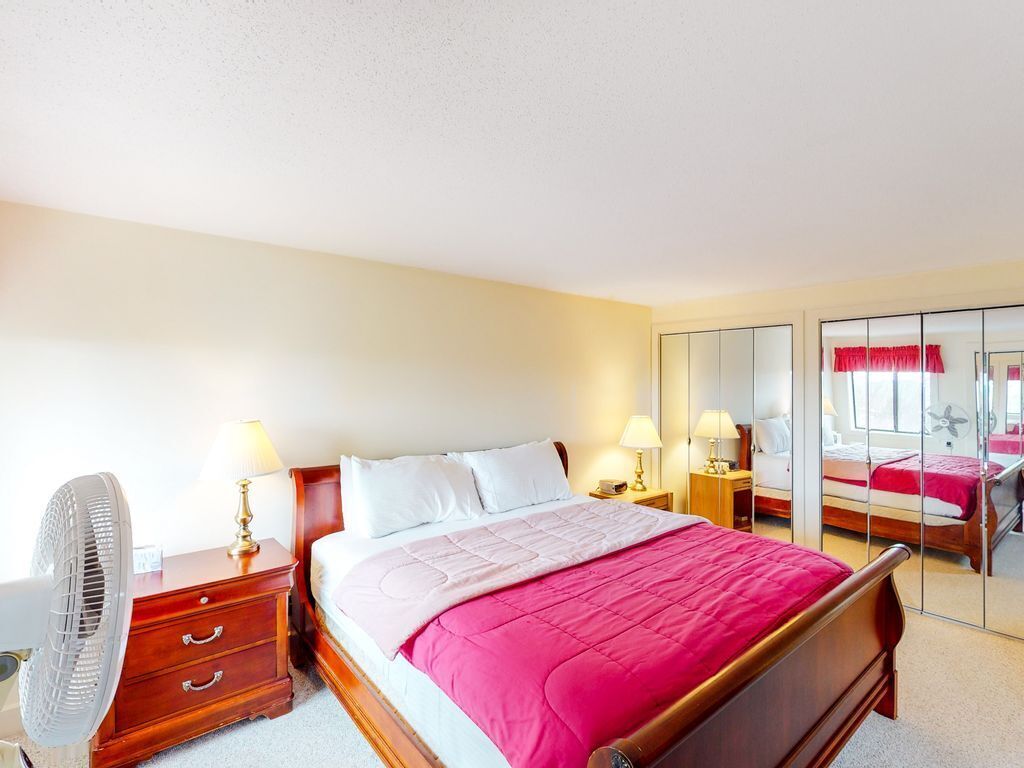 3 bedrooms, internet, bed sheets