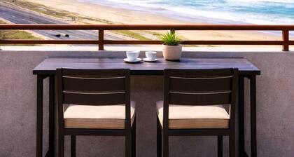 WOW !OCEANFRONT VIEW, contemporary condo, balcony/elevator