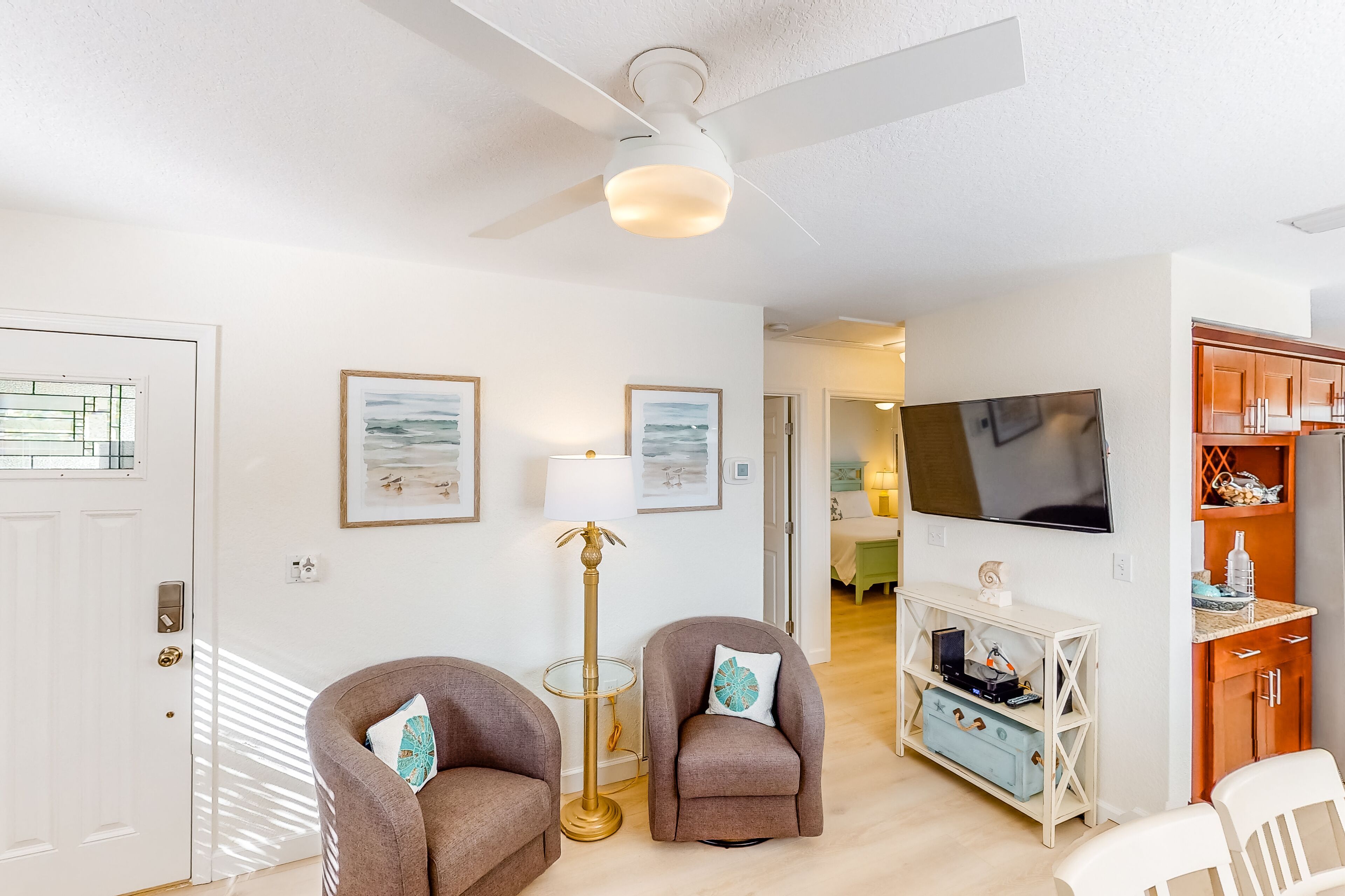 Dog-friendly, newly renovated condo w/ WiFi & central A/C - Snowbirds welcome!