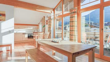 JÀÀkaappi, mikroaaltouuni, uuni, liesi