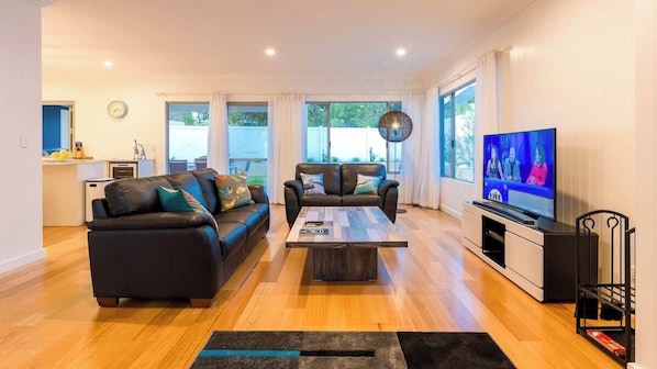 TV, fireplace, offices