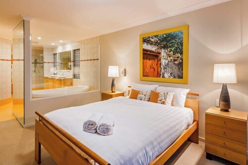 Sea Vista—Beachside Resort-style Bliss