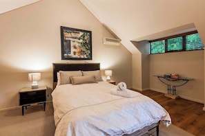 4 bedrooms, iron/ironing board