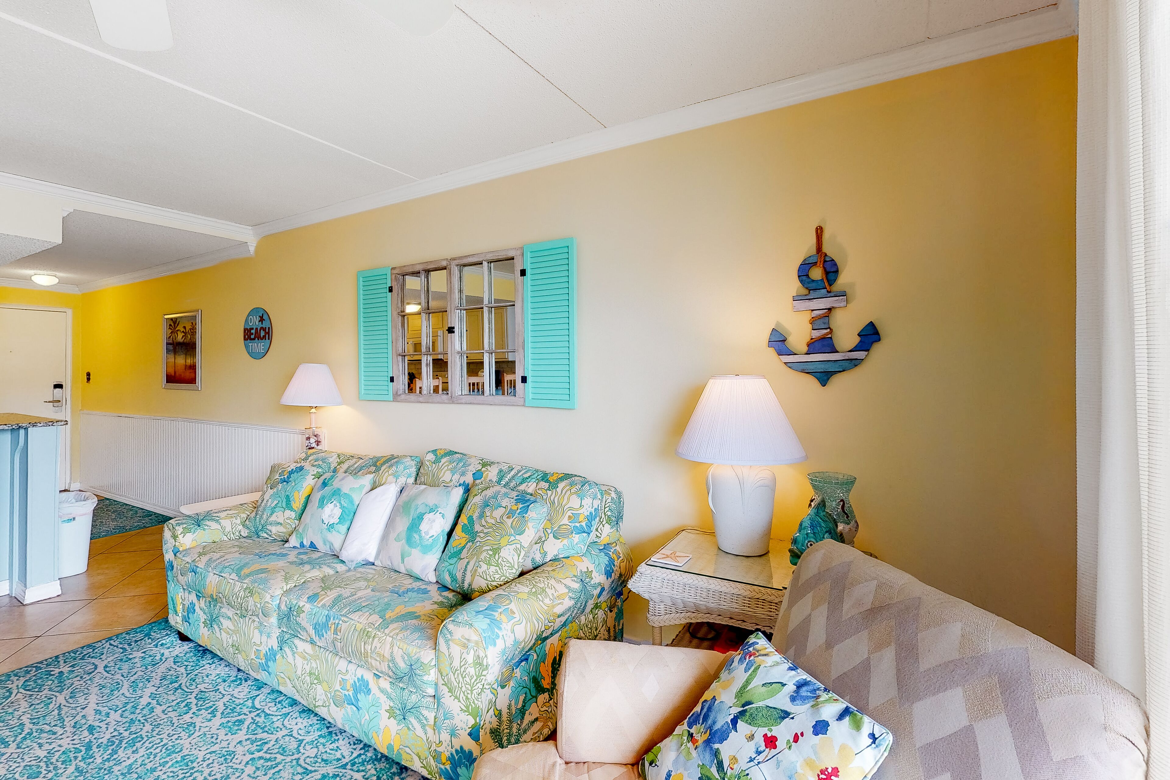 Bright & fun condo with pool, beach access, private balcony & central AC