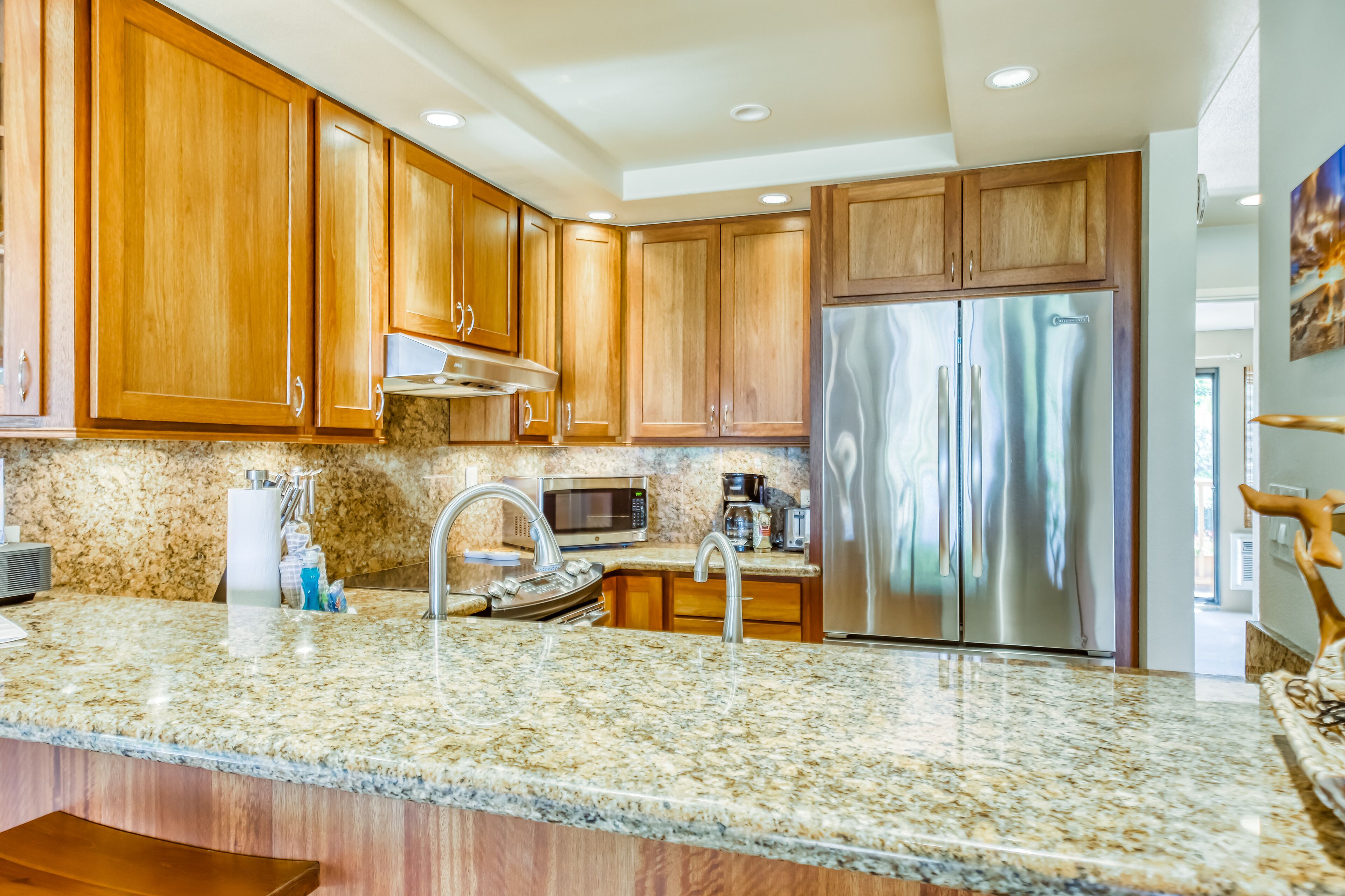 Island gem near the beach with pool, hot tub, balcony & tennis