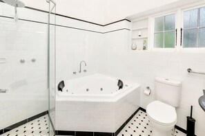 Shower, jetted tub, hair dryer, towels