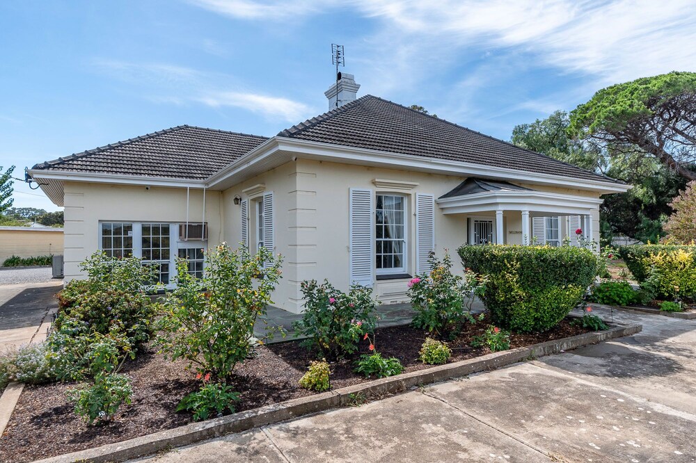Normanville - Historic home newly updated