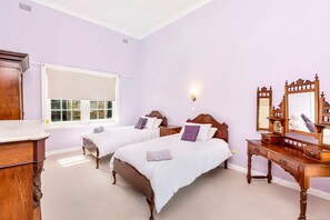 3 bedrooms, iron/ironing board, free WiFi, bed sheets - Normanville - Historic home newly updated (Normanville)