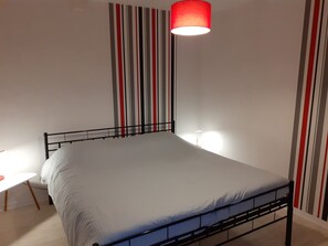 4 bedrooms, iron/ironing board, travel crib, WiFi - CHEZ TANTE ESTELLE (Bollezeele)