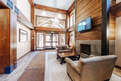 Inviting ski-in/ski-out condo hot tub, gas fireplace, and firepit