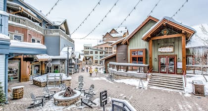 Inviting ski-in/ski-out condo hot tub, gas fireplace, and firepit
