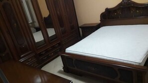 3 slaapkamers, een strijkplank/strijkijzer, wifi, beddengoed