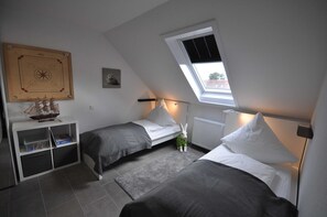 2 bedrooms, travel cot, WiFi