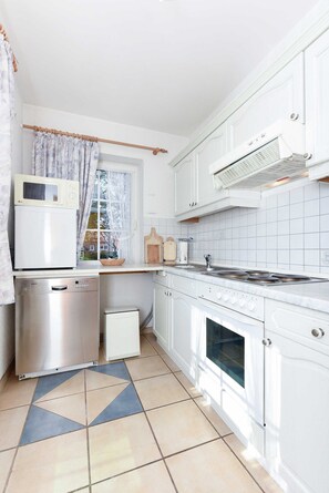 Refrigerador, microondas, horno y lavavajillas 