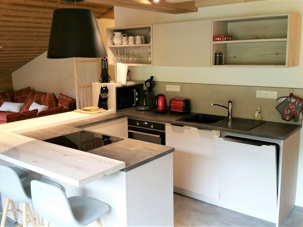 Réfrigérateur, micro-ondes, four, lave-vaisselle