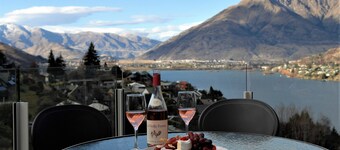 Highview Retreat - Huge holiday house - Best value in town!