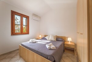 Apartment, 2 Bedrooms (Trilo 6) | Iron/ironing board, WiFi, bed sheets