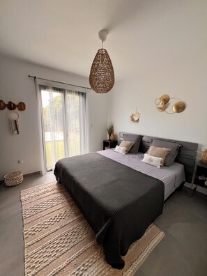 3 slaapkamers, een bureau, wifi, beddengoed