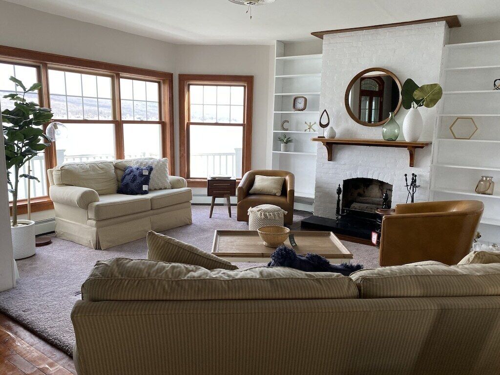 Lakefront Luxury:Your Perfect Finger Lakes Getaway! Come Create Lasting Memories