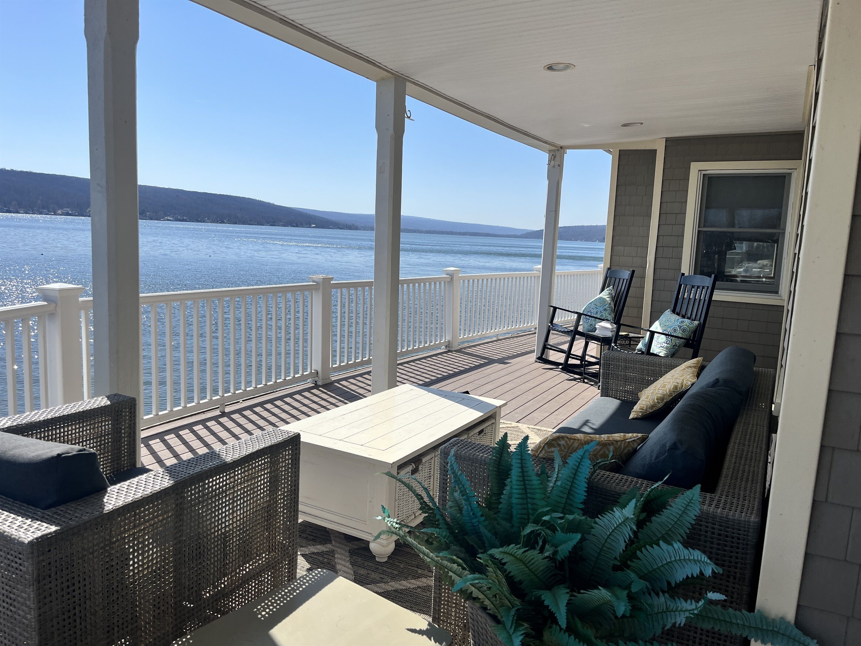 Lakefront Luxury:Your Perfect Finger Lakes Getaway! Come Create Lasting Memories