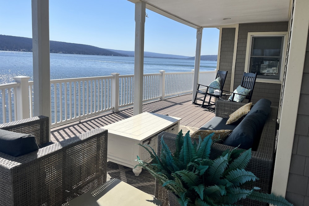 Lakefront Luxury:Your Perfect Finger Lakes Getaway! Come Create Lasting Memories