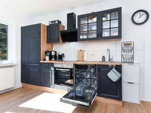 Kühlschrank, Mikrowelle, Ofen, Geschirrspüler