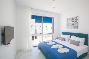 4 chambres, coffres-forts dans les chambres, fer et planche à repasser