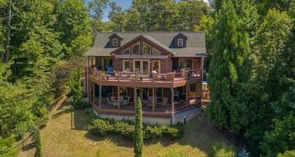 Buffalo Lodge - Hot Tub, Fire Pit, Super Nice!