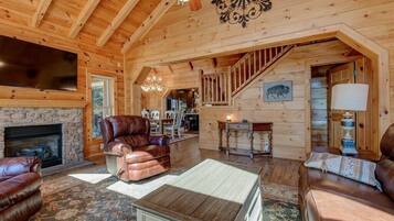 TV connectée, cheminée, table de tennis de table