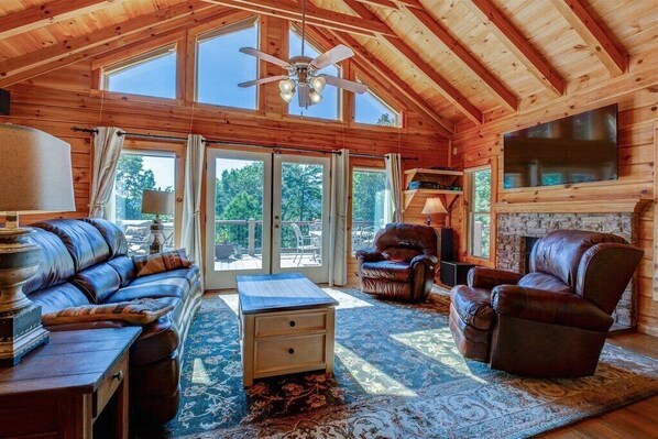 Smart TV, fireplace, ping pong