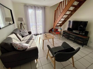 Télévision, jeux vidéo, lecteur de DVD, espaces bureaux