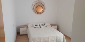 4 Schlafzimmer, Schreibtisch, Bügeleisen/Bügelbrett, kostenloses WLAN