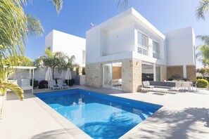 Outdoor pool - Villa Lola, Brand New and Luxury 4BDR Protaras Villa with Pool, Close to Beach (Protaras)