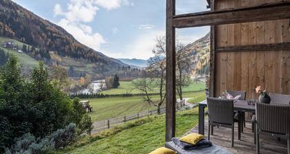 Chalet 'Ferienhaus Im Stadl' mit Bergblick, privater Terrasse und WLAN