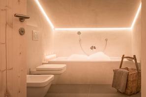Bathtub, hair dryer, towels