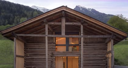 Chalet "Ferienhaus im Stadl" mit Bergblick, WLAN, Sauna, Terrasse & Garten