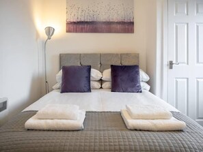 Iron/ironing board, WiFi, bed sheets - ☆Modern Flat, Close to University and City Centre☆ (Dundee)