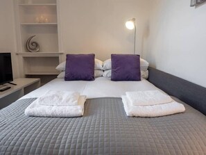 Iron/ironing board, WiFi, bed sheets - ☆Modern Flat, Close to University and City Centre☆ (Dundee)
