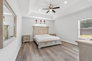 3 chambres, fer et planche à repasser, Wi-Fi, draps fournis