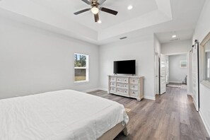 3 chambres, fer et planche à repasser, Wi-Fi, draps fournis