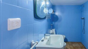 Bathtub, hair dryer, towels
